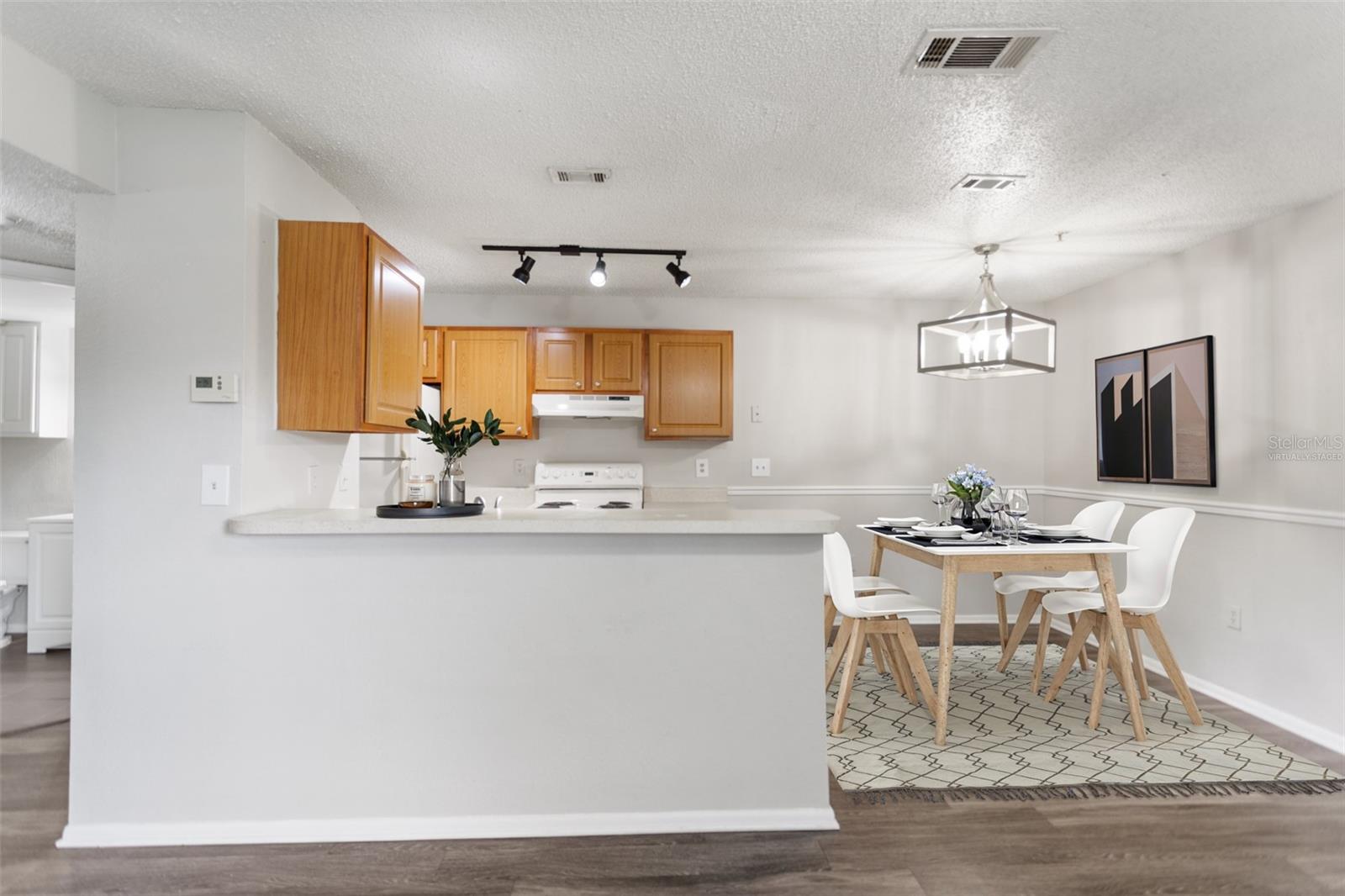 Image 7 of 36 For 637 Buoy Lane 203