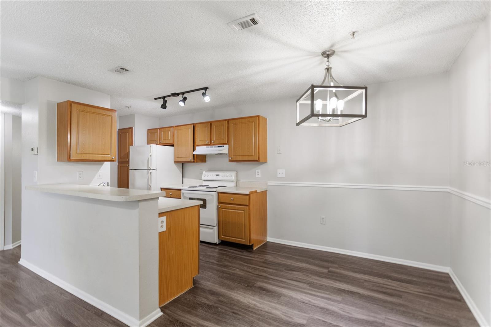 Image 8 of 36 For 637 Buoy Lane 203