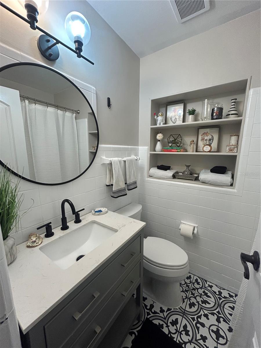 Image 13 of 19 For 1115 Yates Street