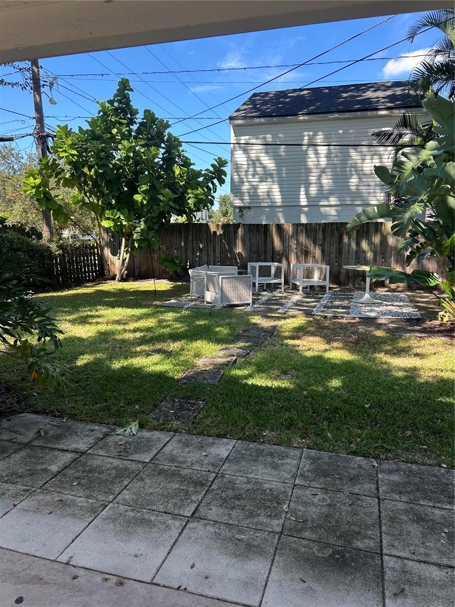 Image 21 of 22 For 1115 Yates Street