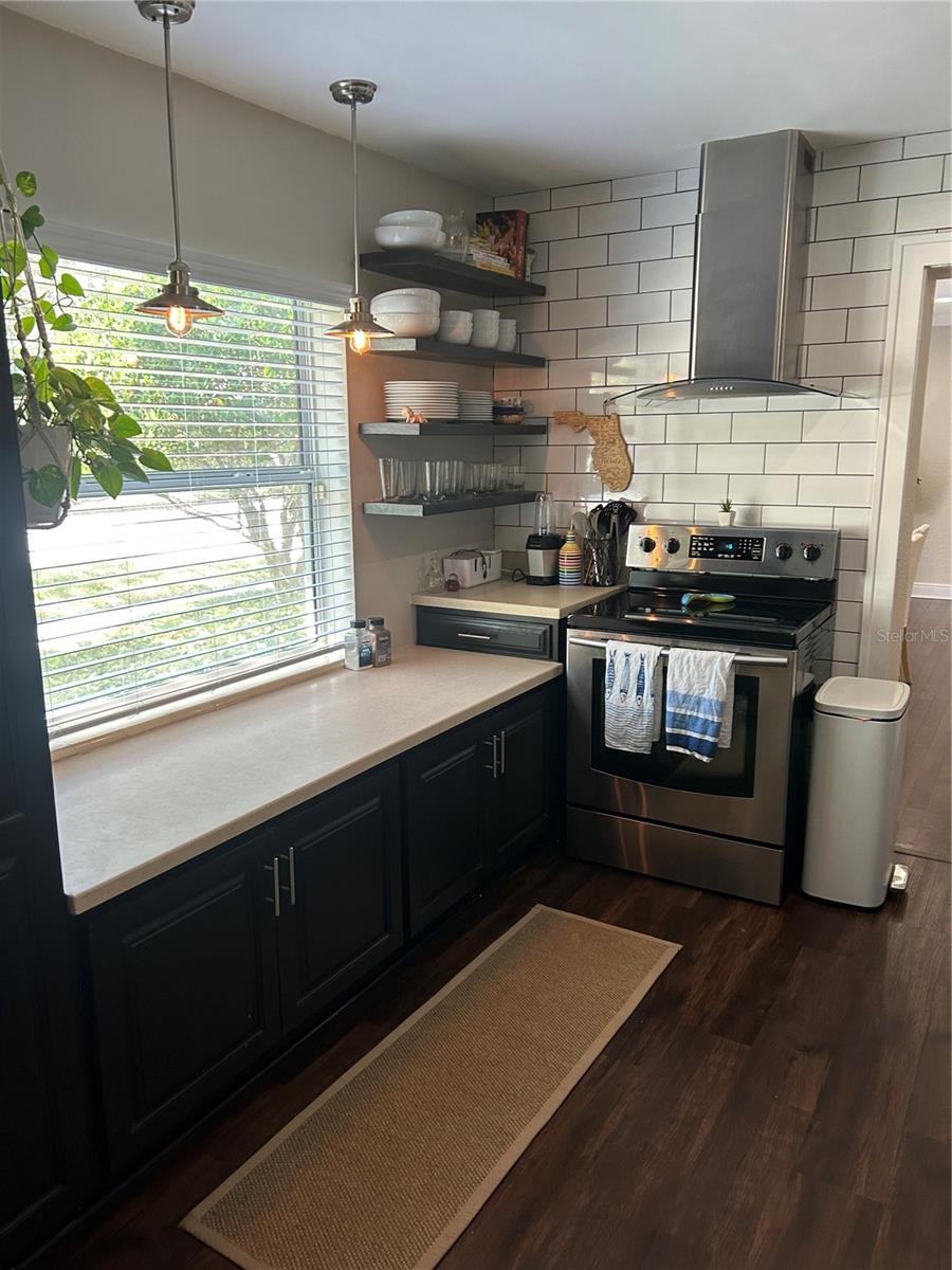 Image 3 of 19 For 1115 Yates Street
