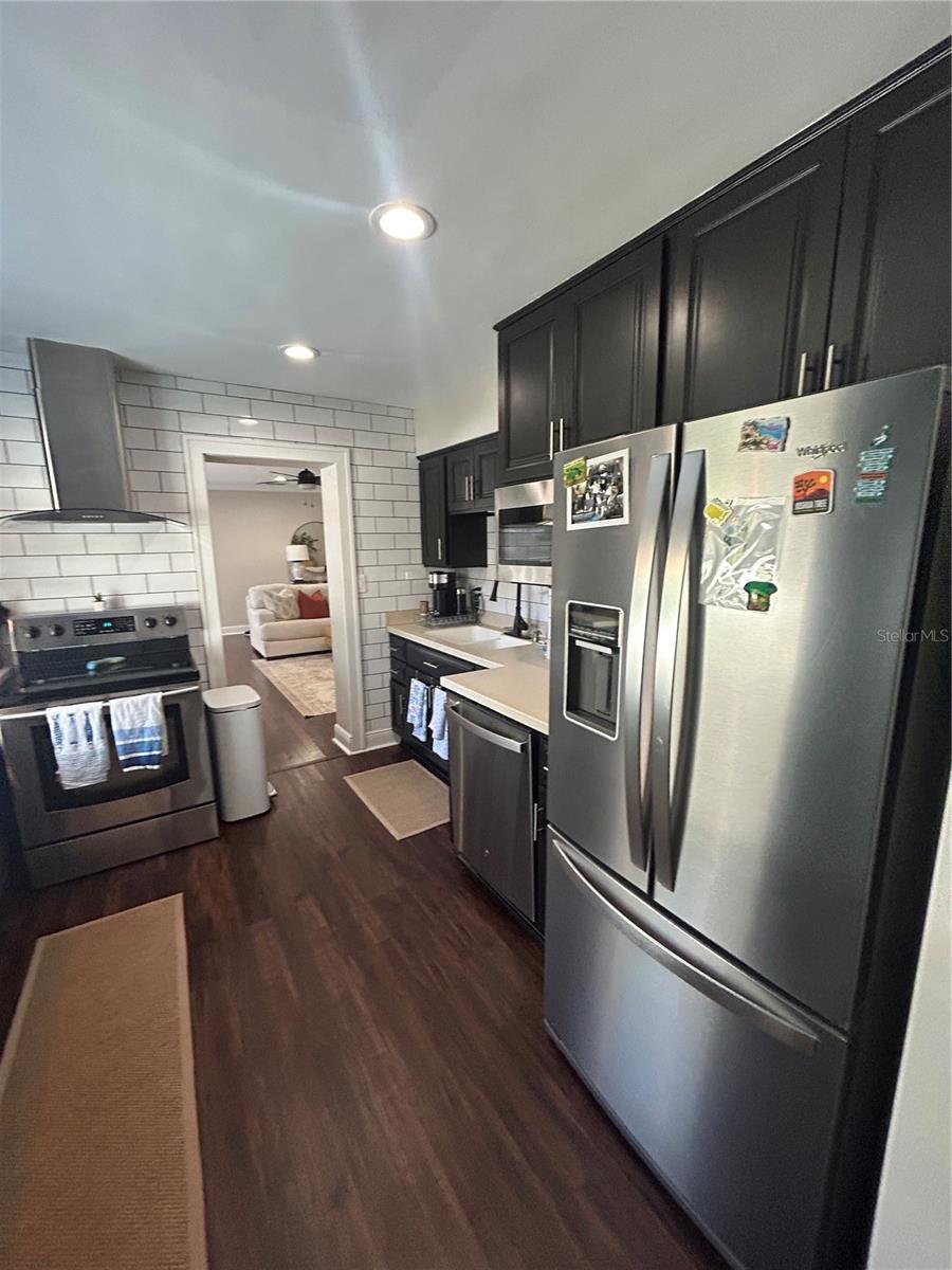 Image 4 of 19 For 1115 Yates Street