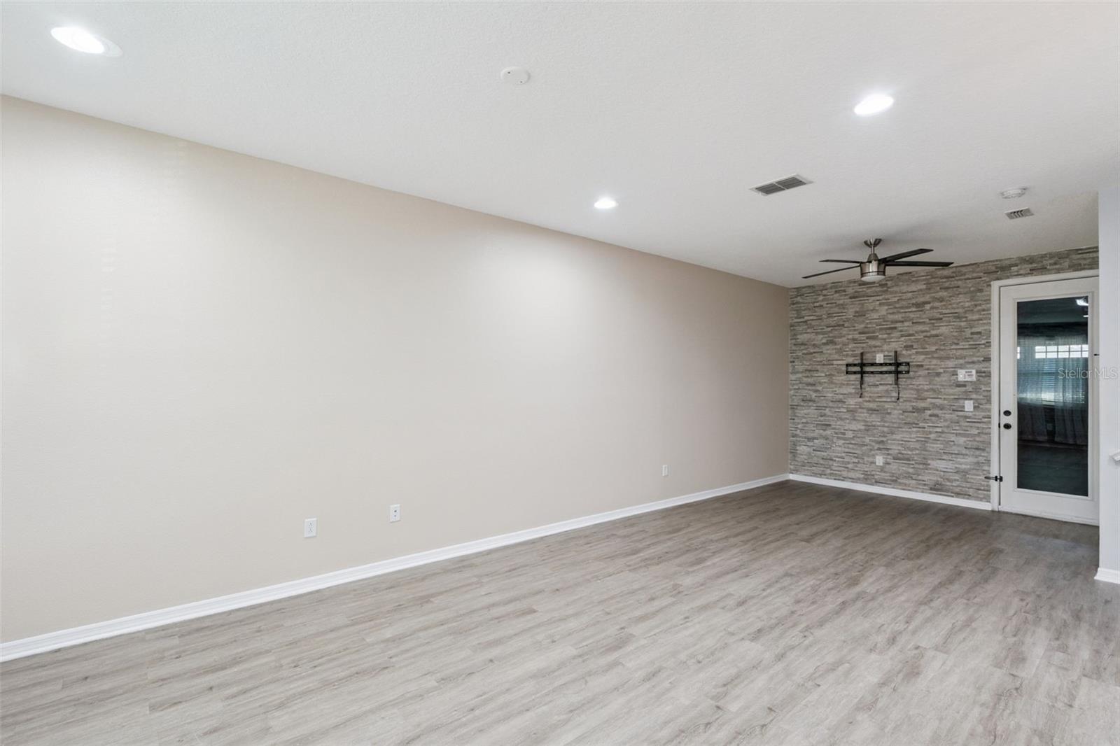 Image 10 of 45 For 14410 Swanley Street