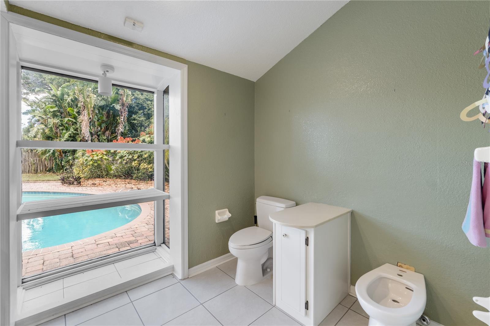 Image 41 of 48 For 51 Oakleigh Lane