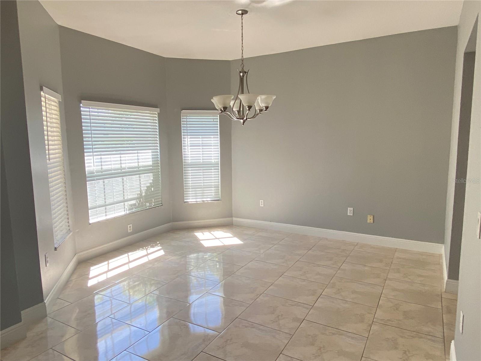 Image 3 of 26 For 2467 Huron Circle