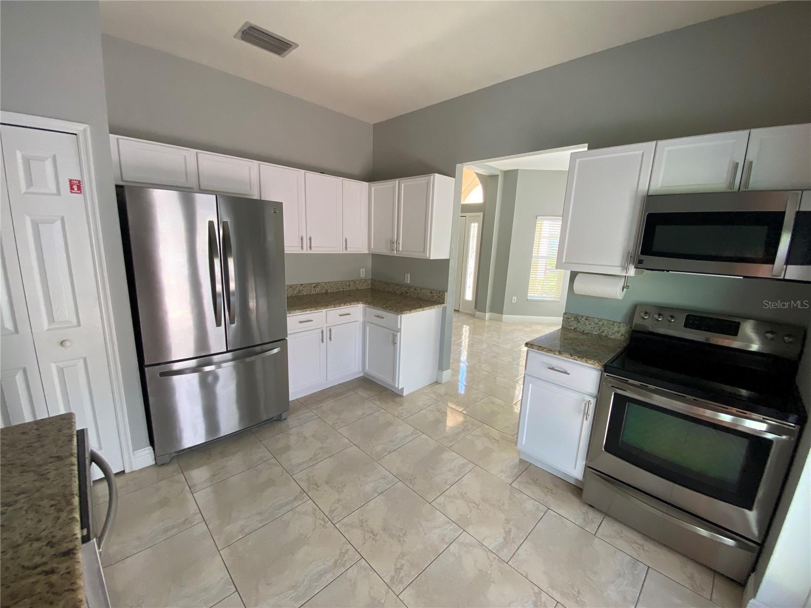 Image 5 of 26 For 2467 Huron Circle