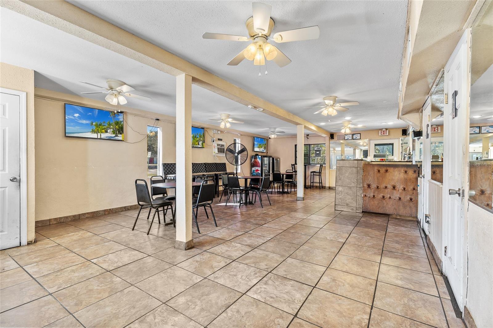 Image 4 of 31 For 905 Adelle Avenue