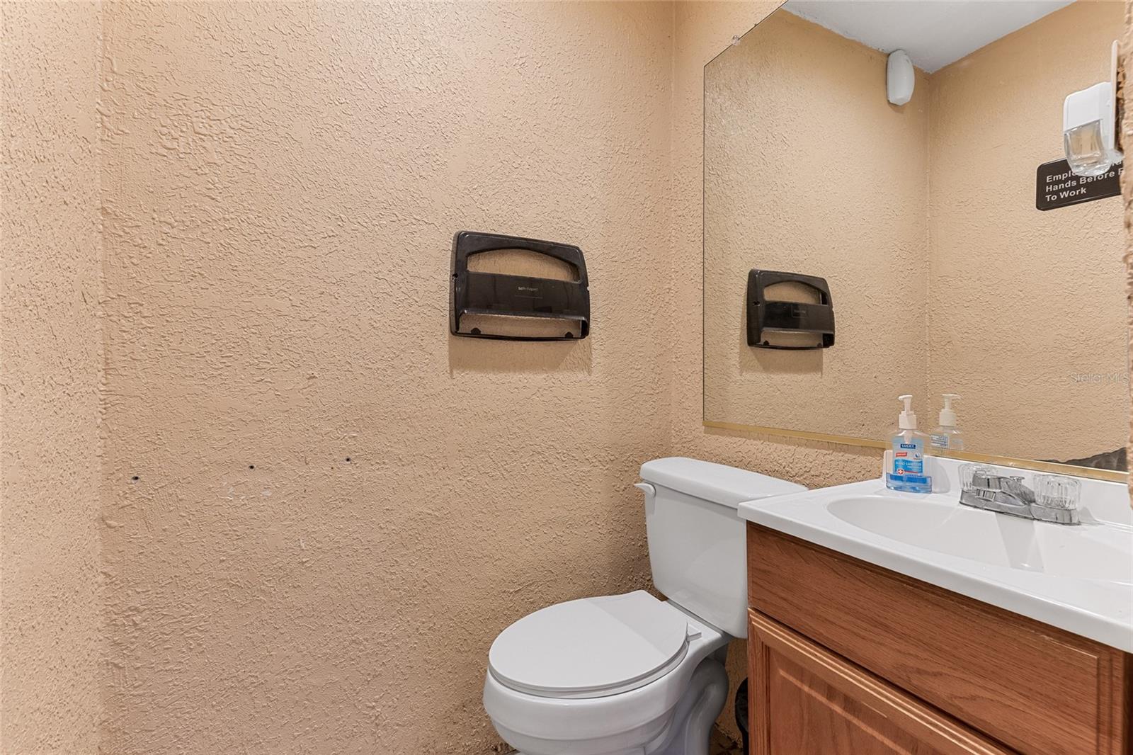 Image 9 of 31 For 905 Adelle Avenue