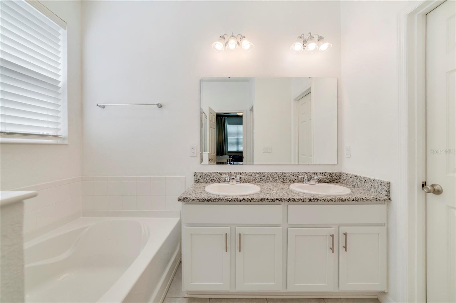 Image 20 of 24 For 2831 Mosshire Circle