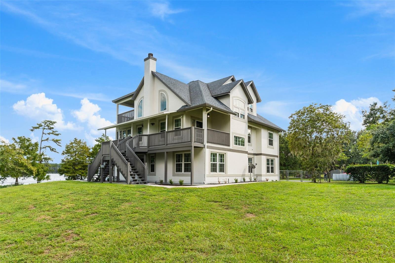 Image 4 of 70 For 16692 Lake Pickett Road