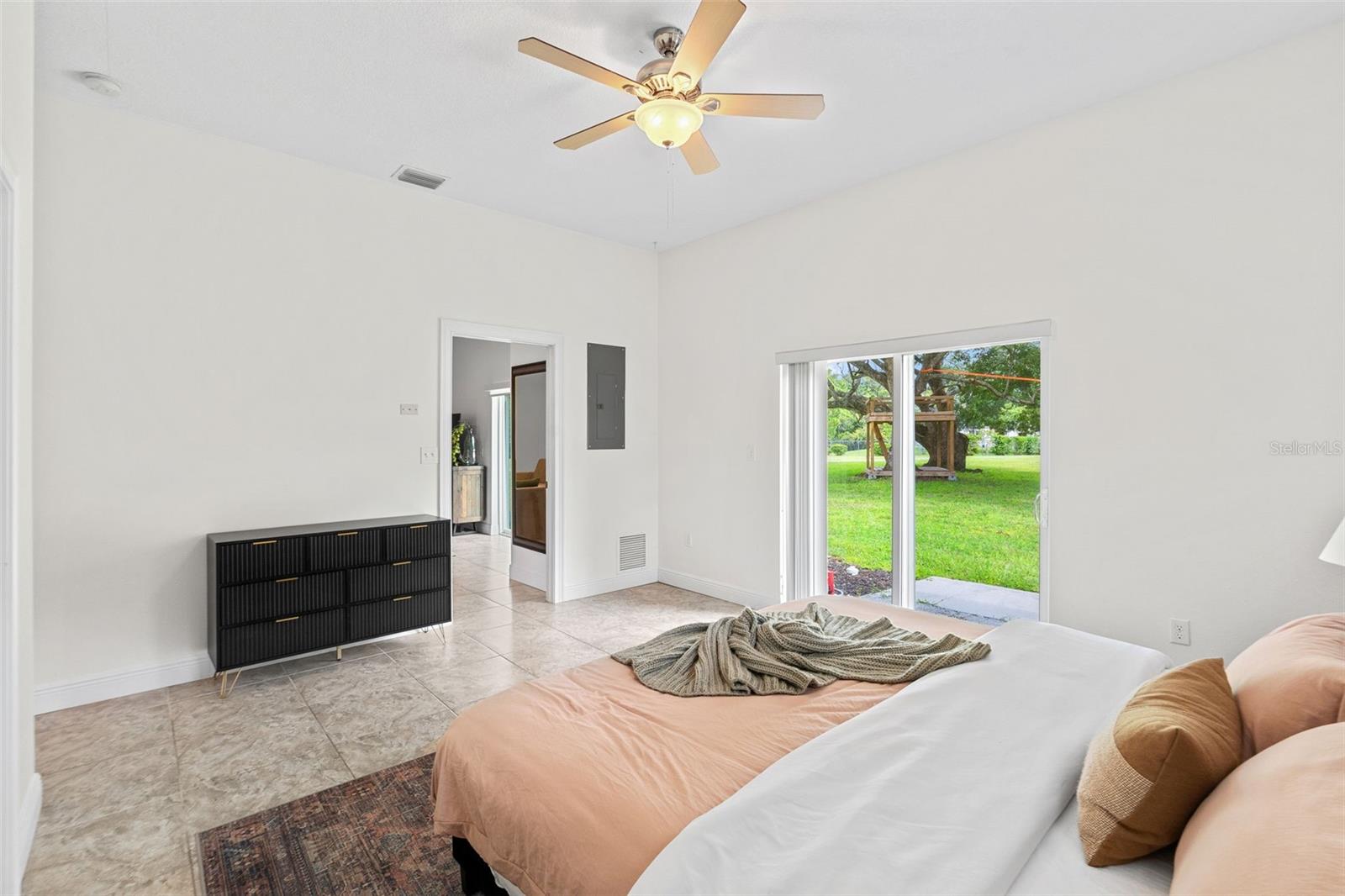 Image 45 of 70 For 16692 Lake Pickett Road
