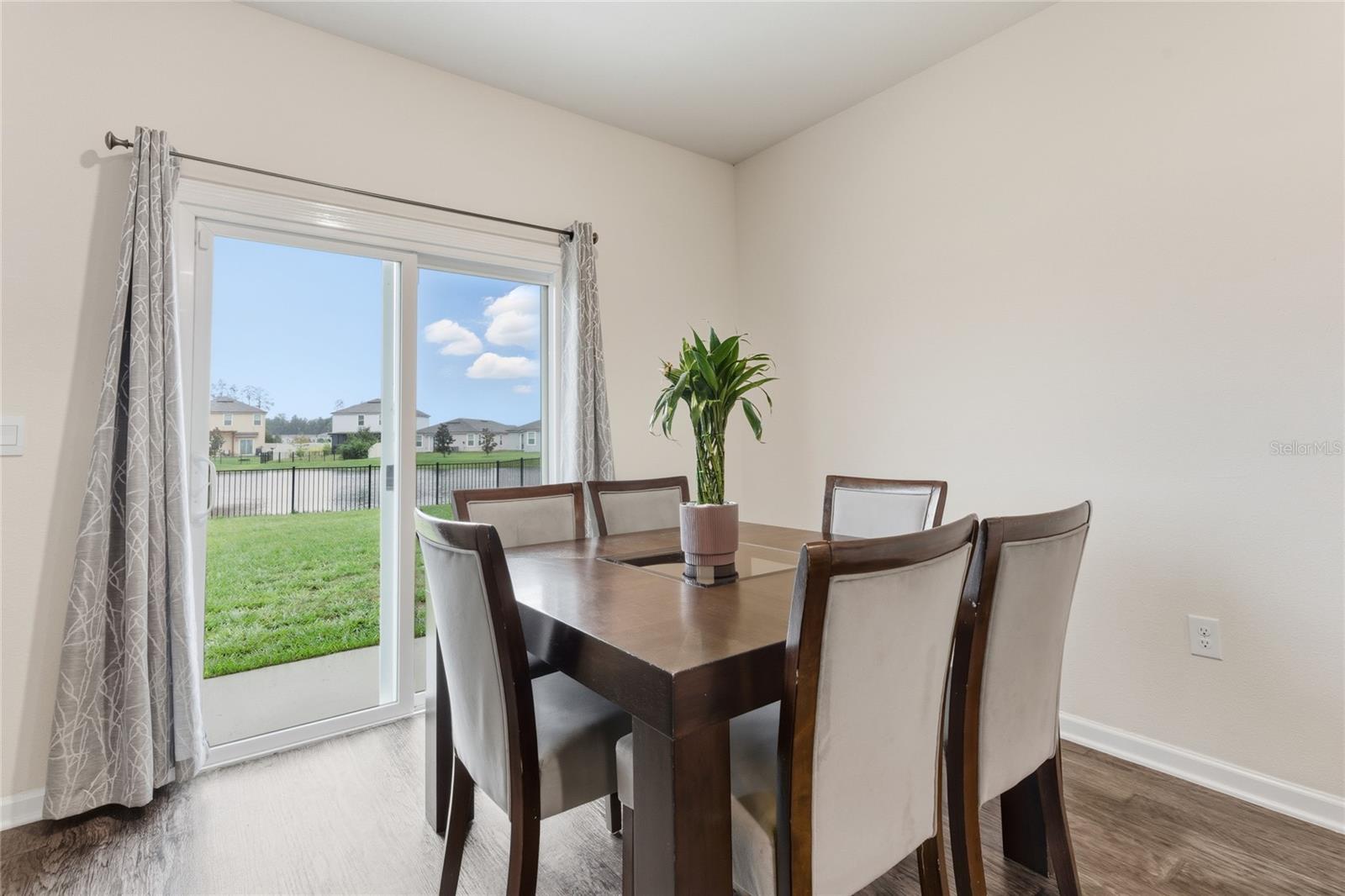Image 13 of 35 For 114 Logrono Court