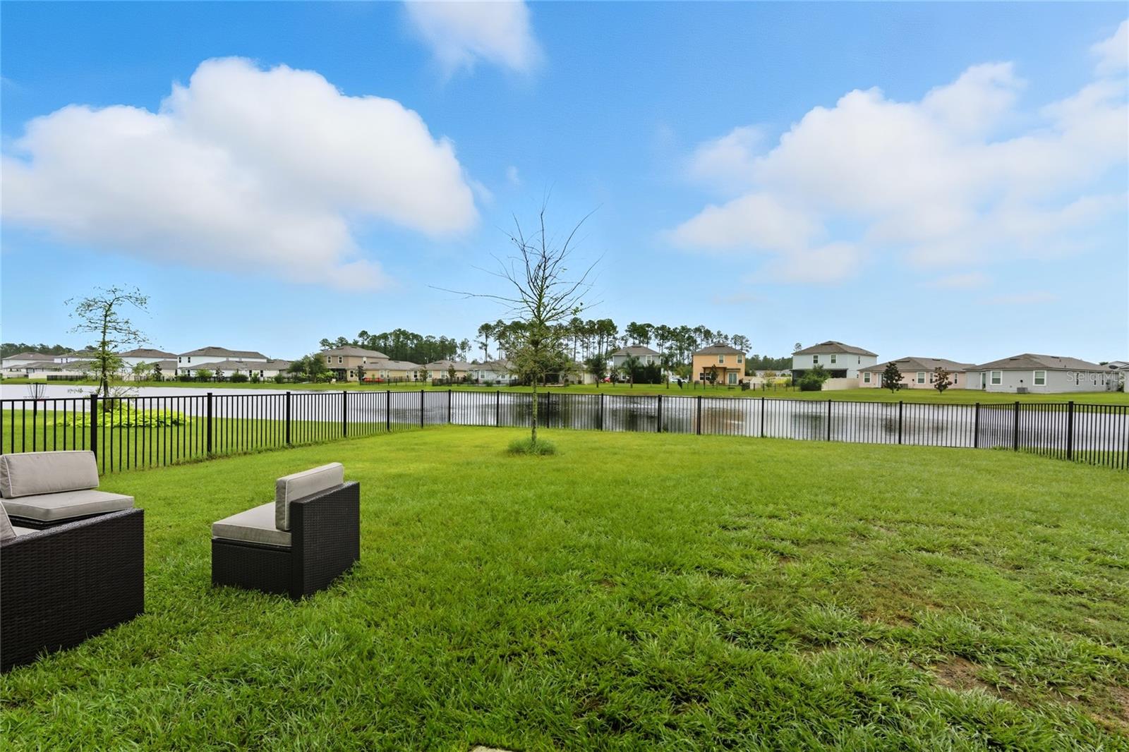 Image 14 of 35 For 114 Logrono Court