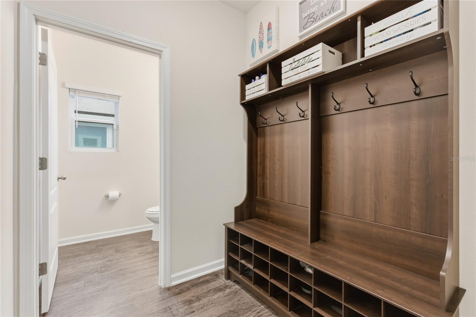 Image 16 of 35 For 114 Logrono Court