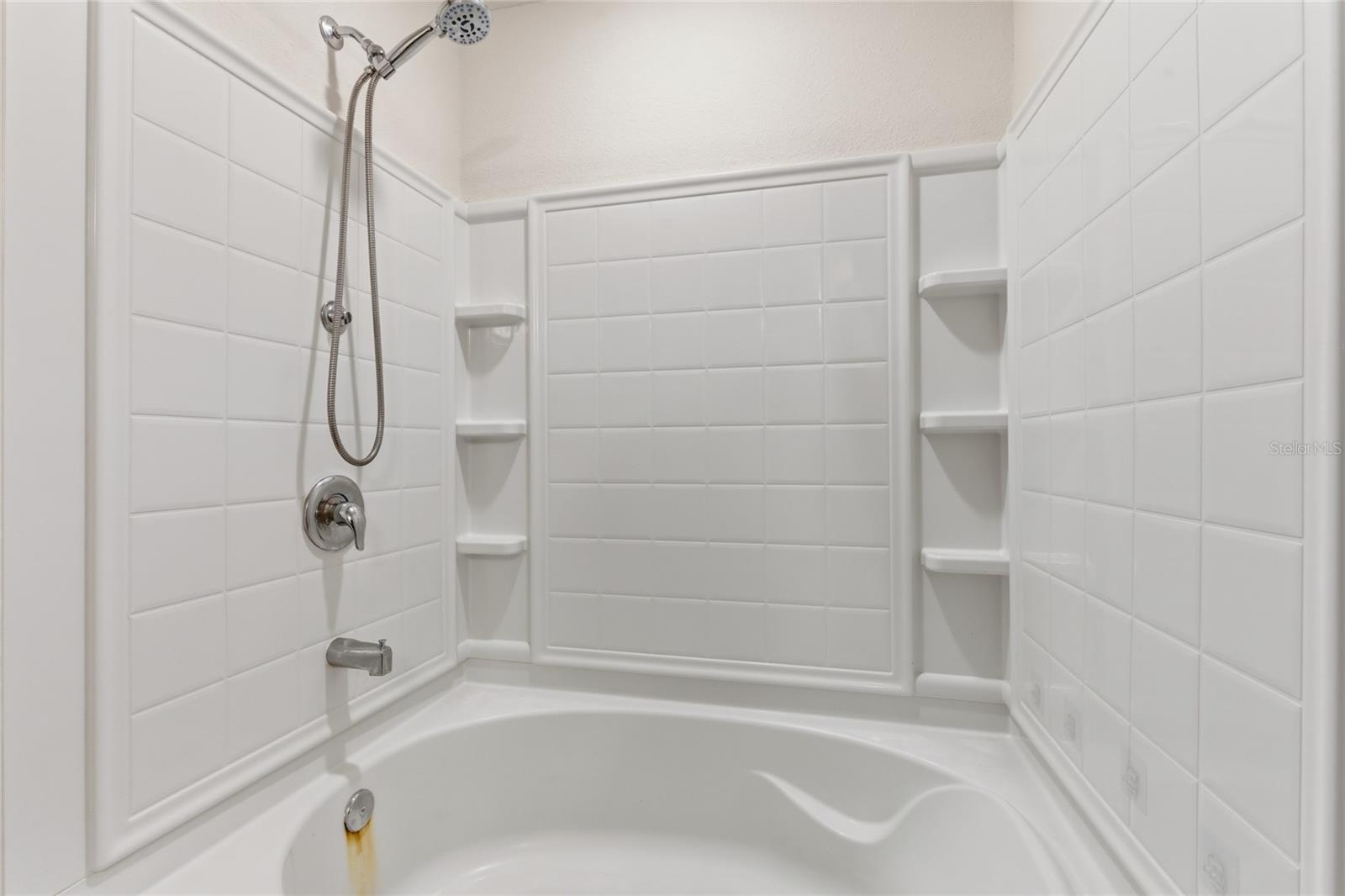 Image 22 of 35 For 114 Logrono Court