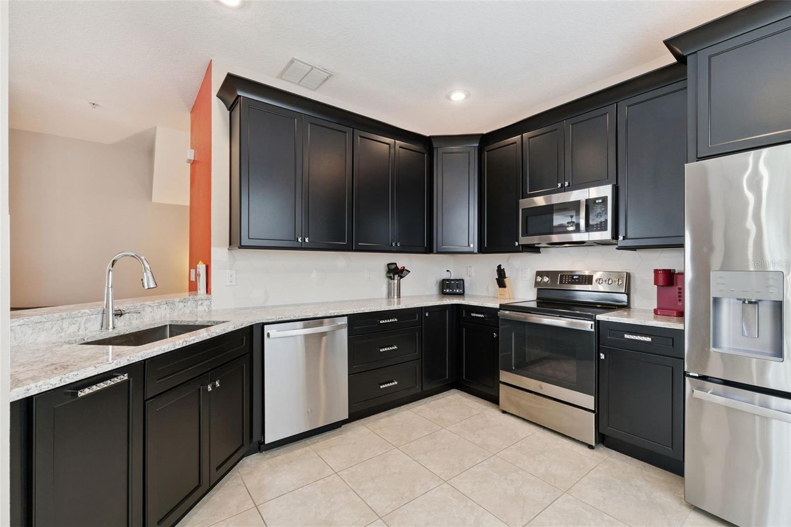 Image 21 of 34 For 1630 San Jacinto Circle