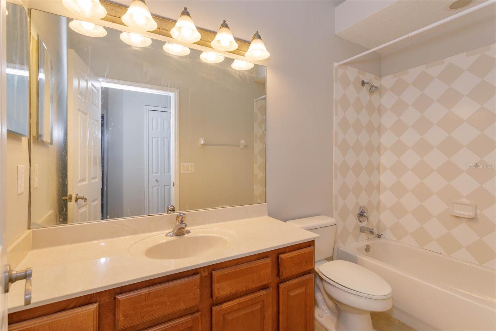 Image 20 of 26 For 2415 Sabastian Street