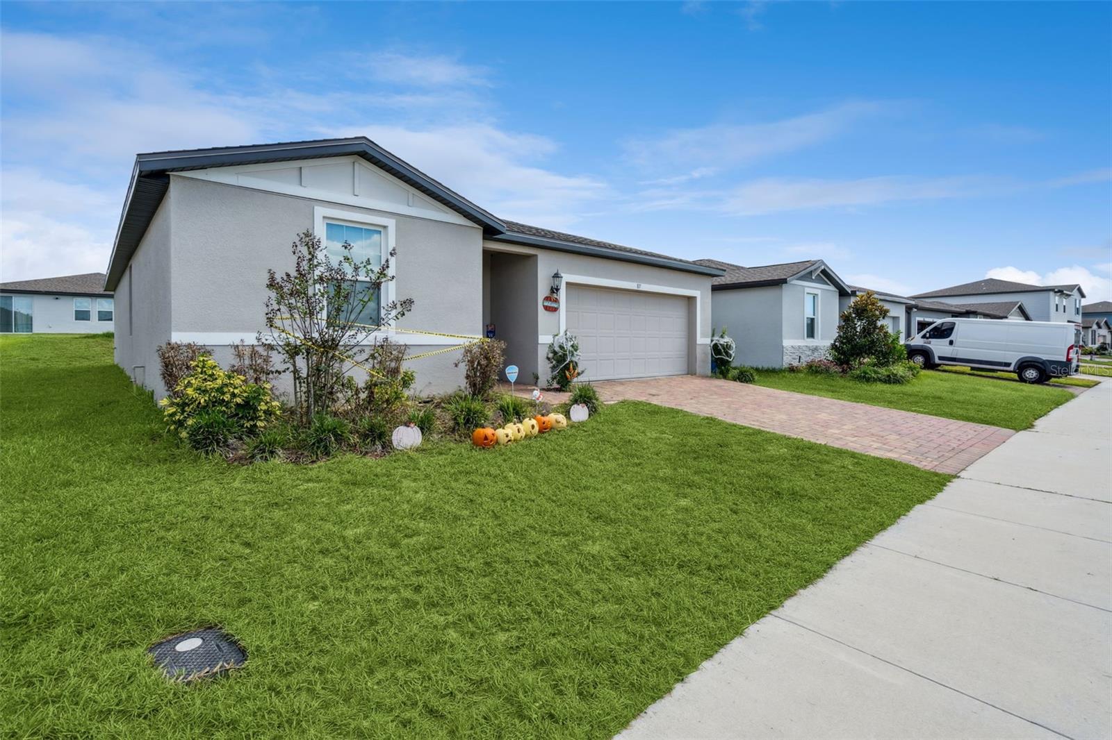Image 10 of 34 For 877 Cambridge Drive