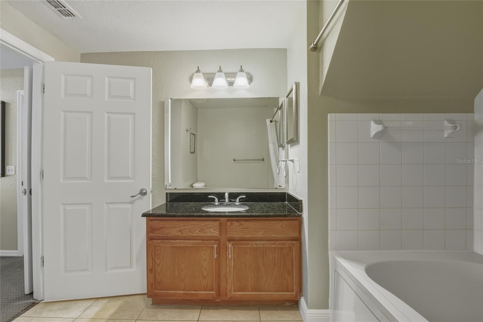 Image 14 of 32 For 2610 Lodi Circle 106