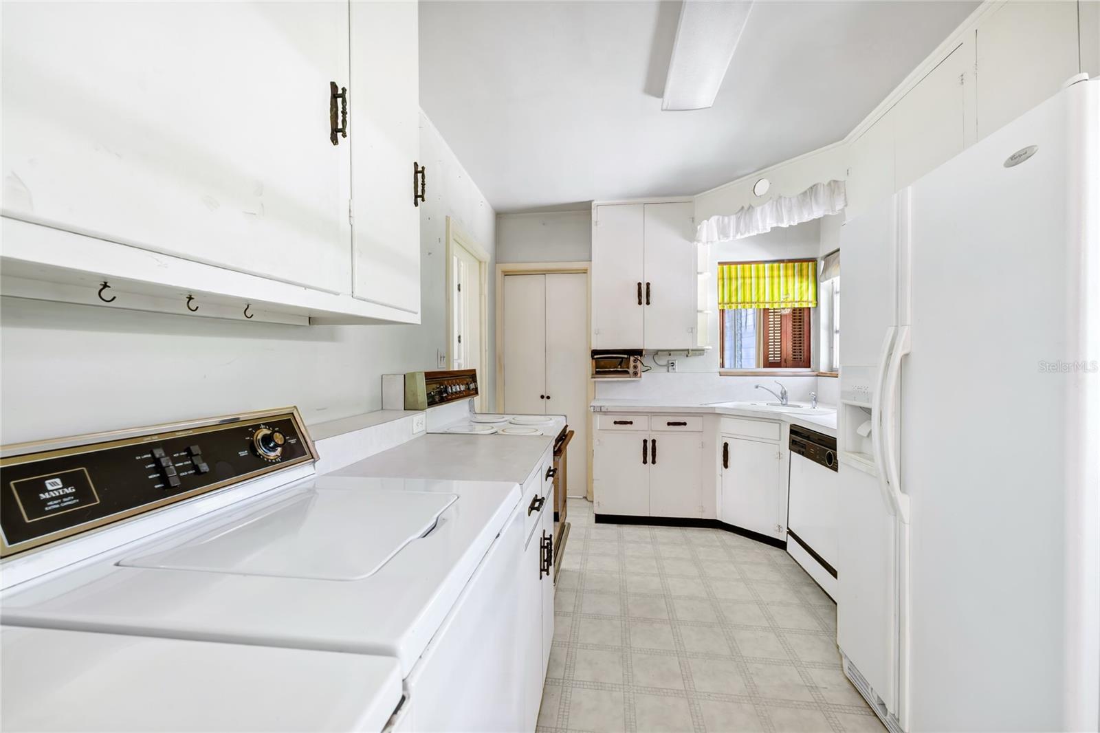 Image 13 of 39 For 1326 Altaloma Avenue