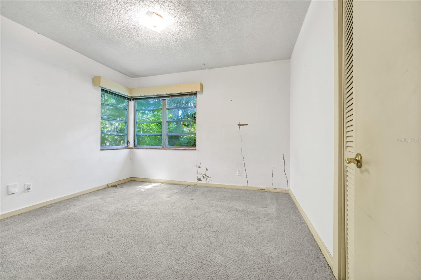 Image 21 of 39 For 1326 Altaloma Avenue