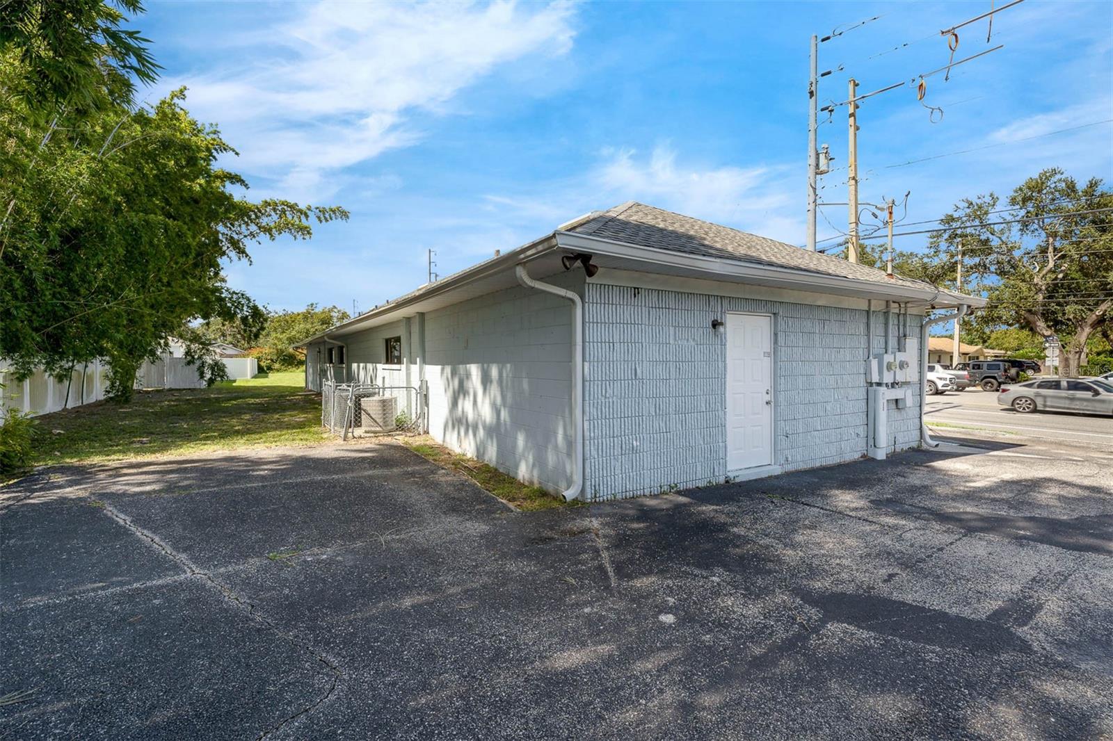 Image 3 of 68 For 2306 Lee Road
