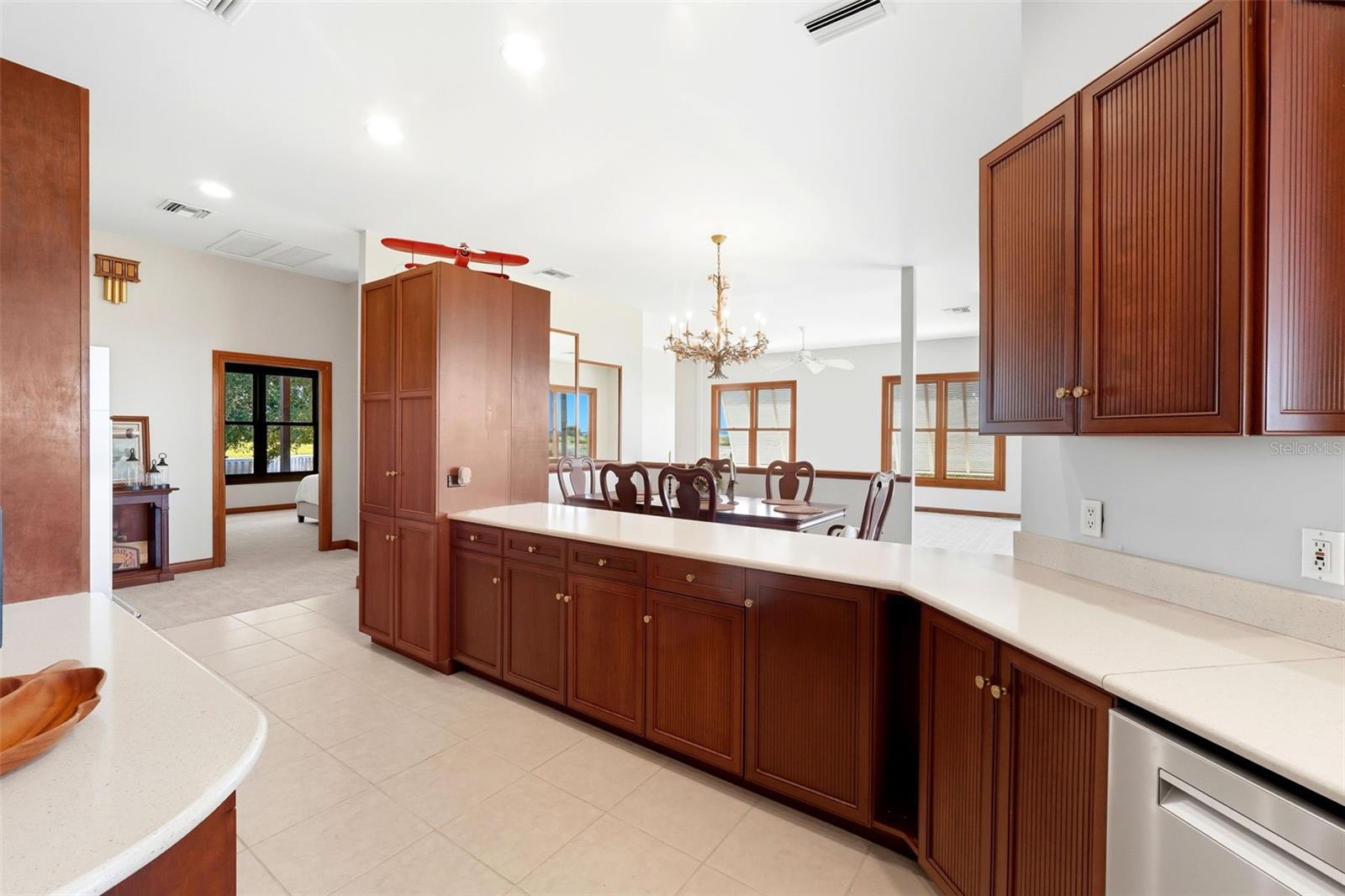 Image 14 of 51 For 553 Thornburg Road