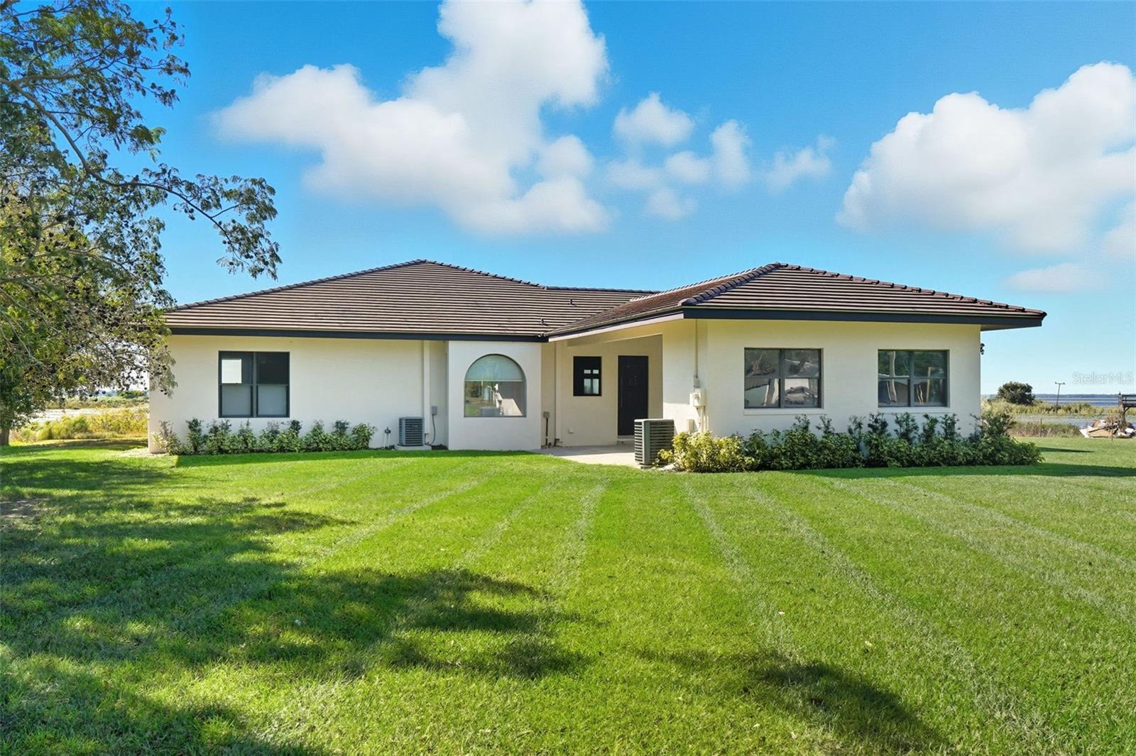 Image 4 of 51 For 553 Thornburg Road
