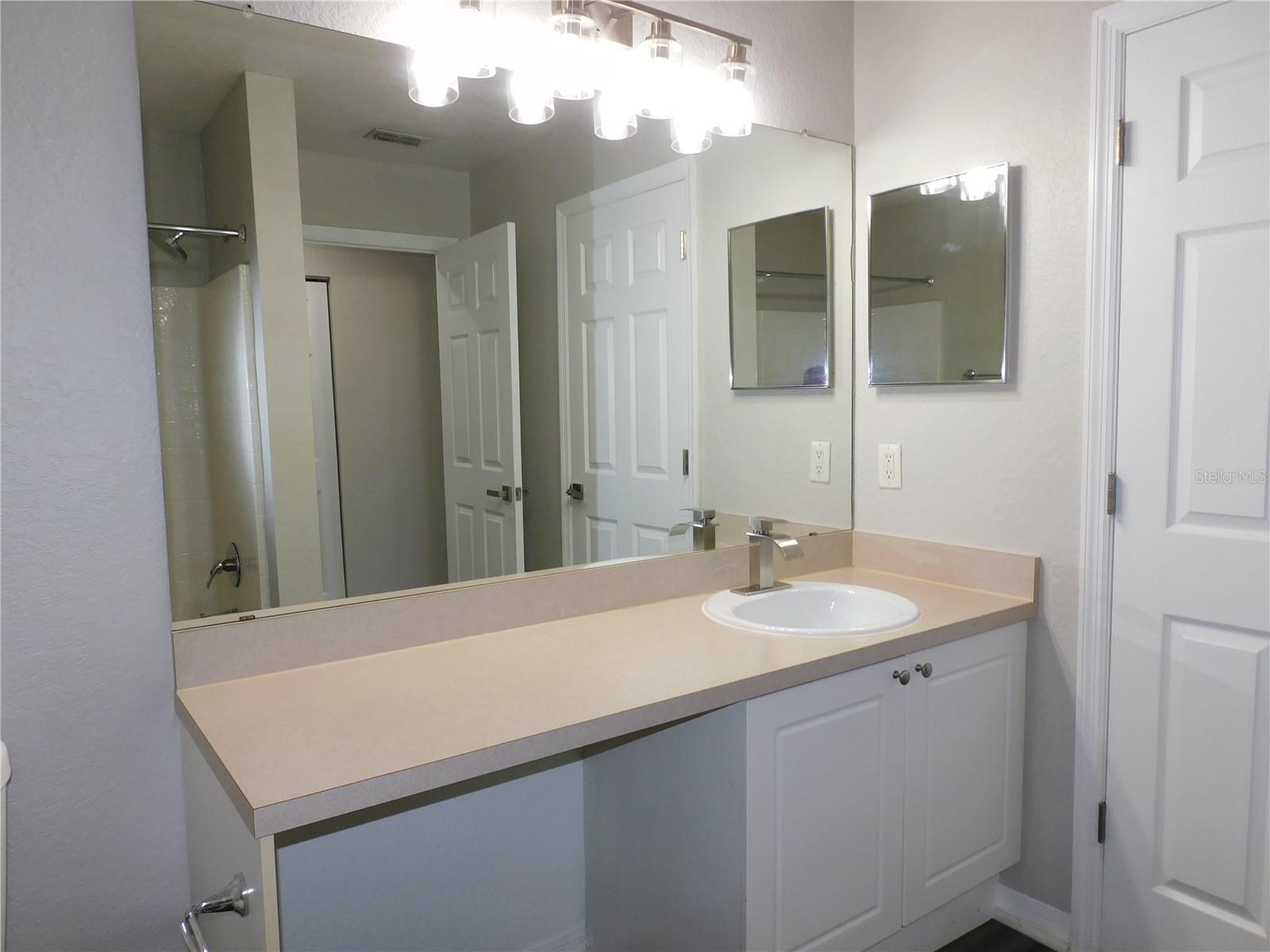 Image 20 of 37 For 844 Grand Regency Point 203