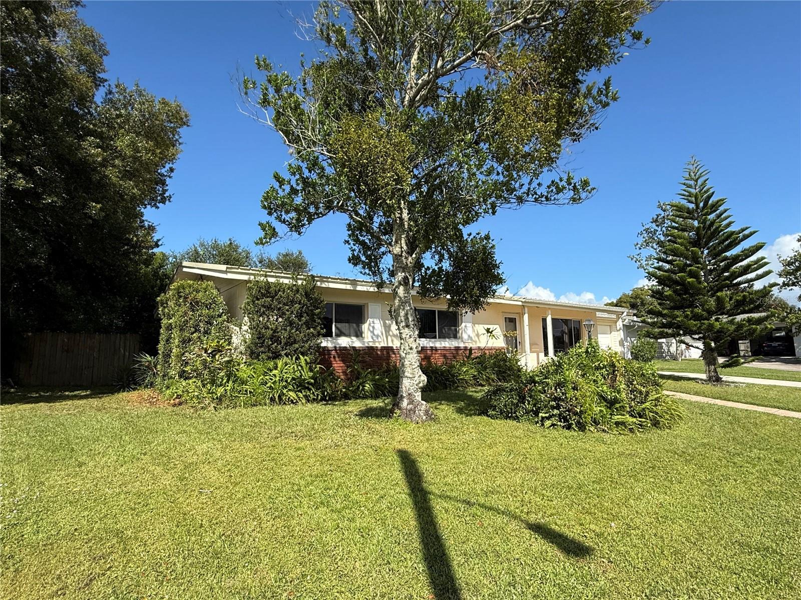 Image 3 of 38 For 2910 Elder Street