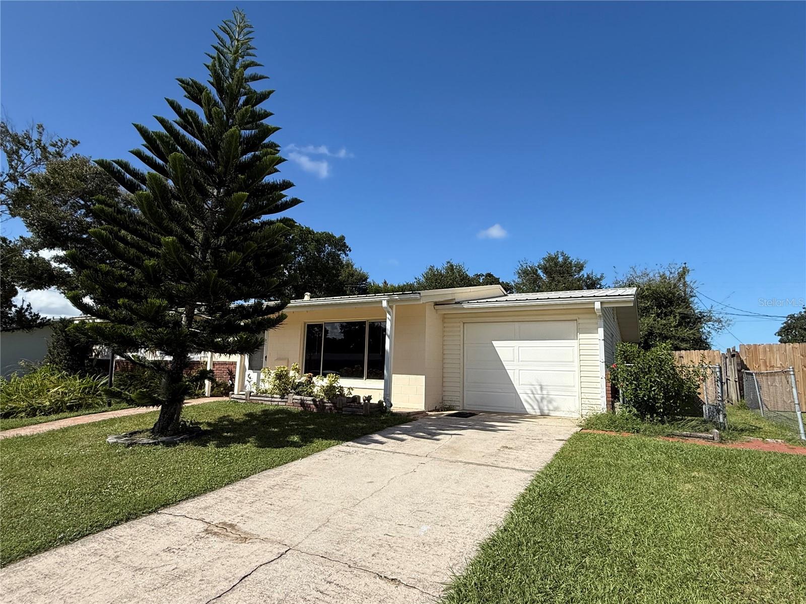 Image 4 of 38 For 2910 Elder Street