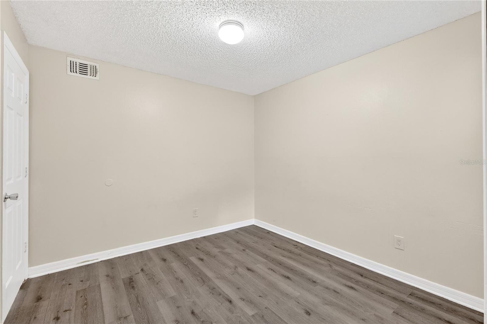 Image 16 of 34 For 2721 Poinciana Boulevard 163