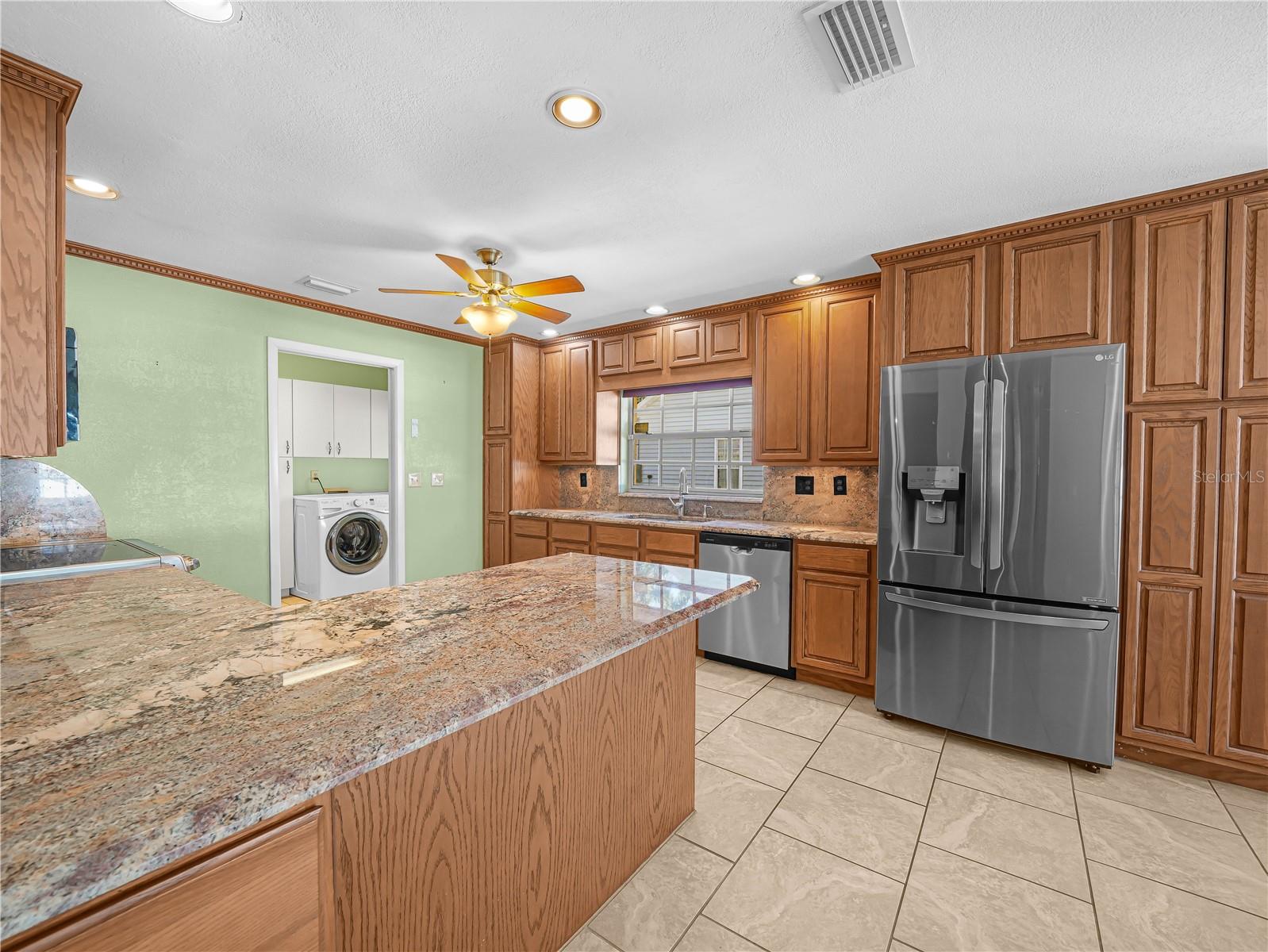Image 12 of 31 For 805 Carlton Court