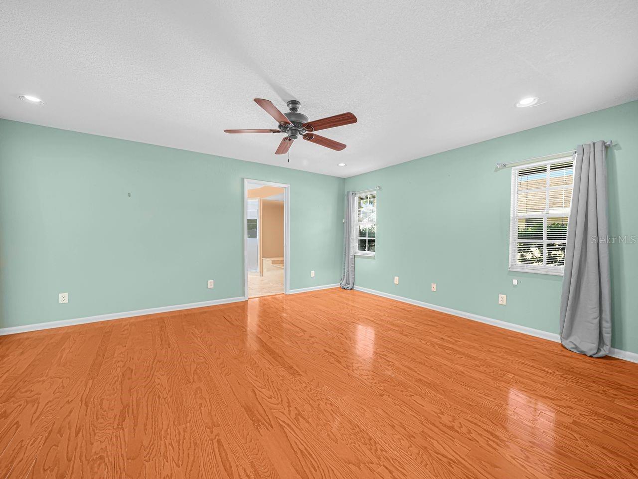 Image 15 of 31 For 805 Carlton Court