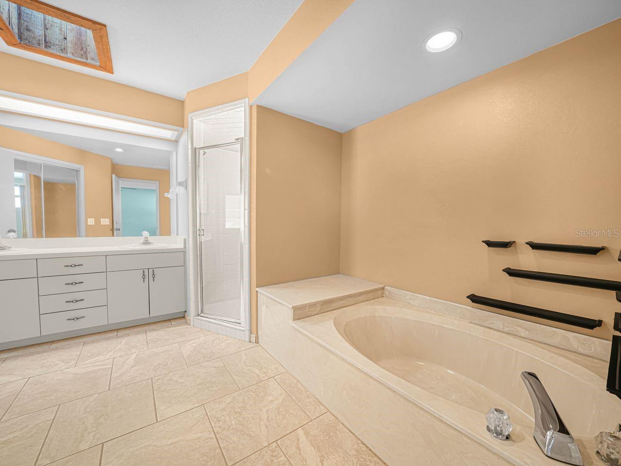 Image 16 of 31 For 805 Carlton Court
