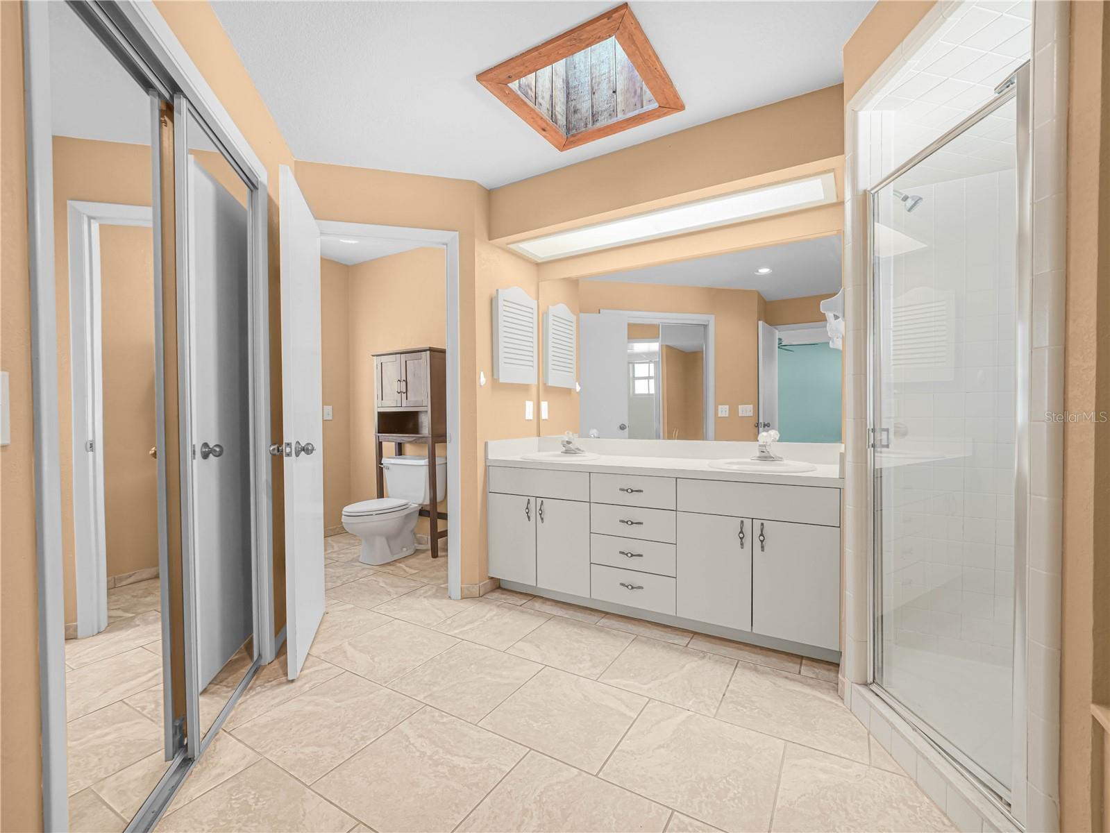 Image 17 of 31 For 805 Carlton Court
