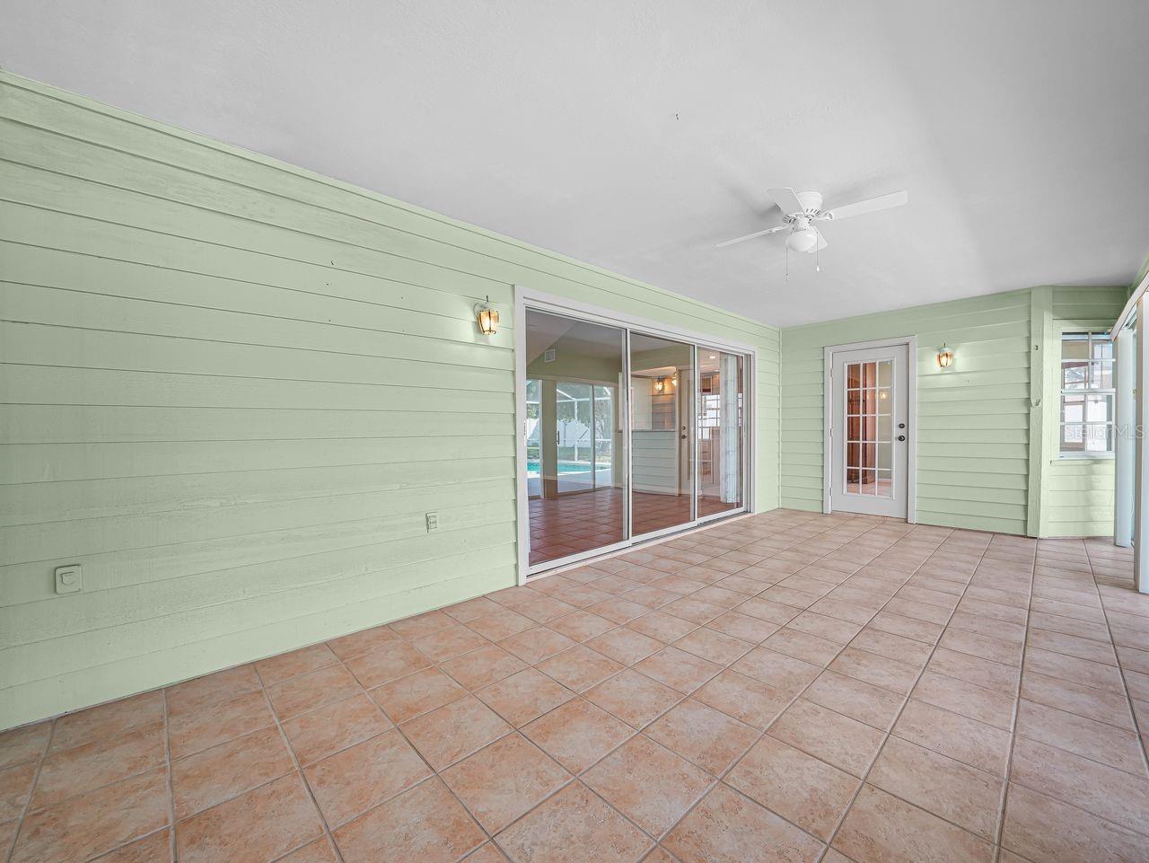 Image 18 of 31 For 805 Carlton Court