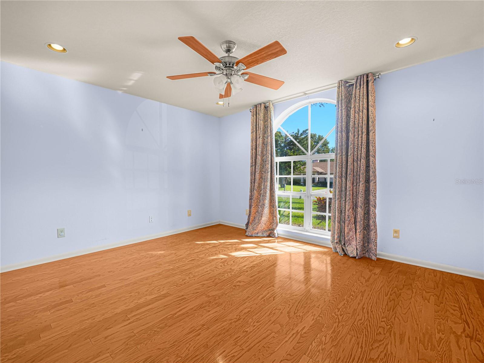 Image 20 of 31 For 805 Carlton Court
