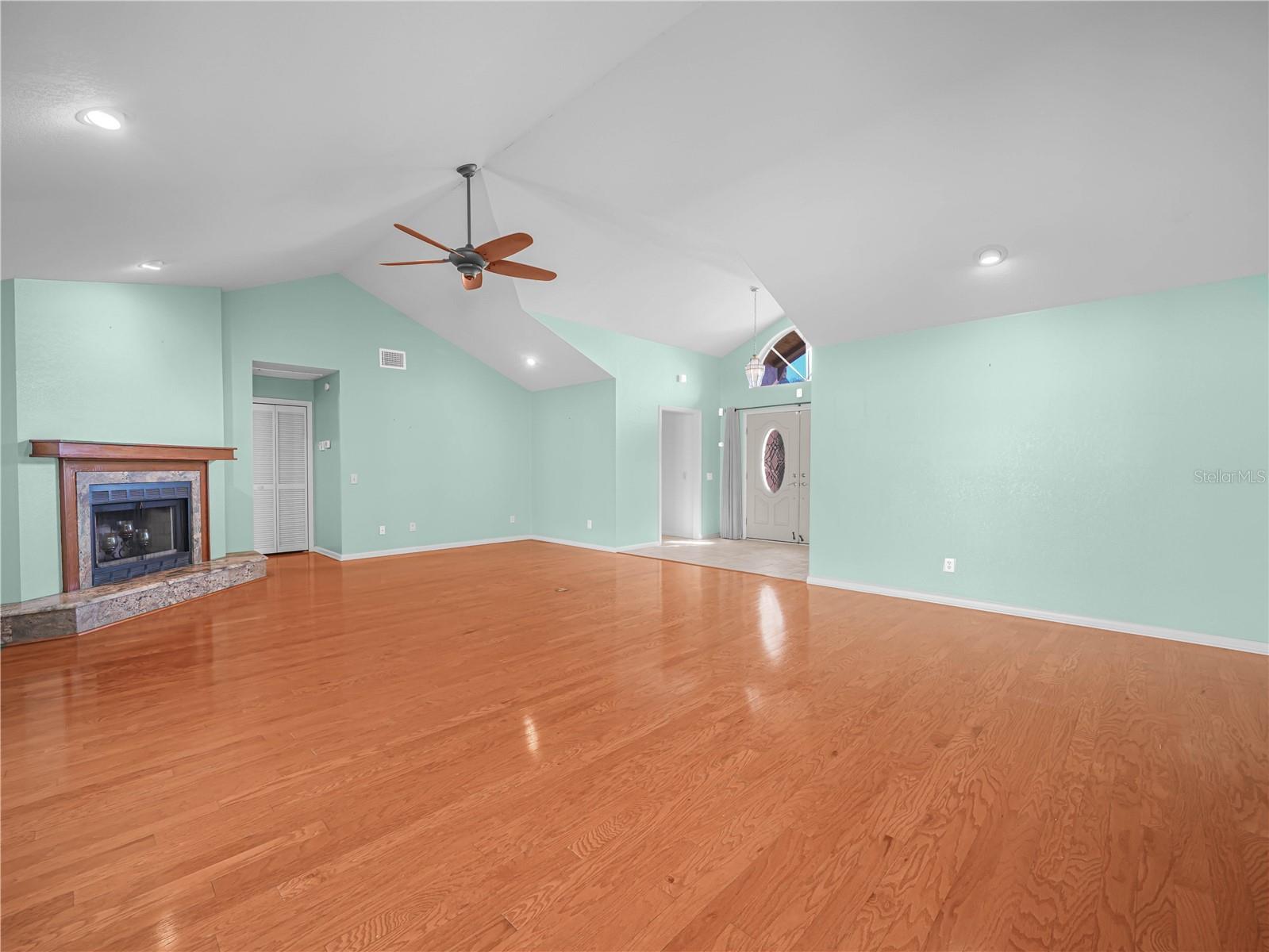 Image 8 of 31 For 805 Carlton Court