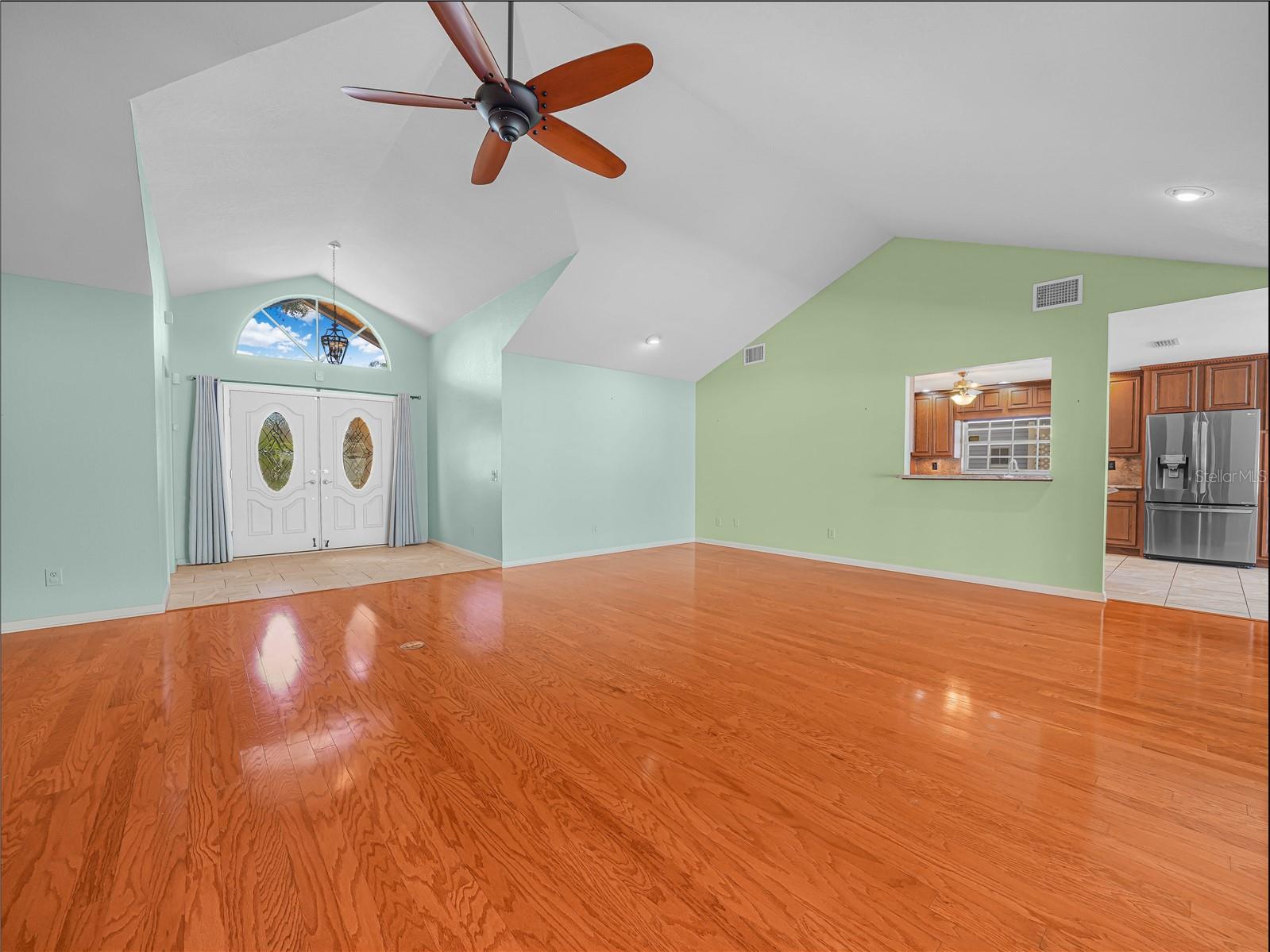 Image 9 of 31 For 805 Carlton Court