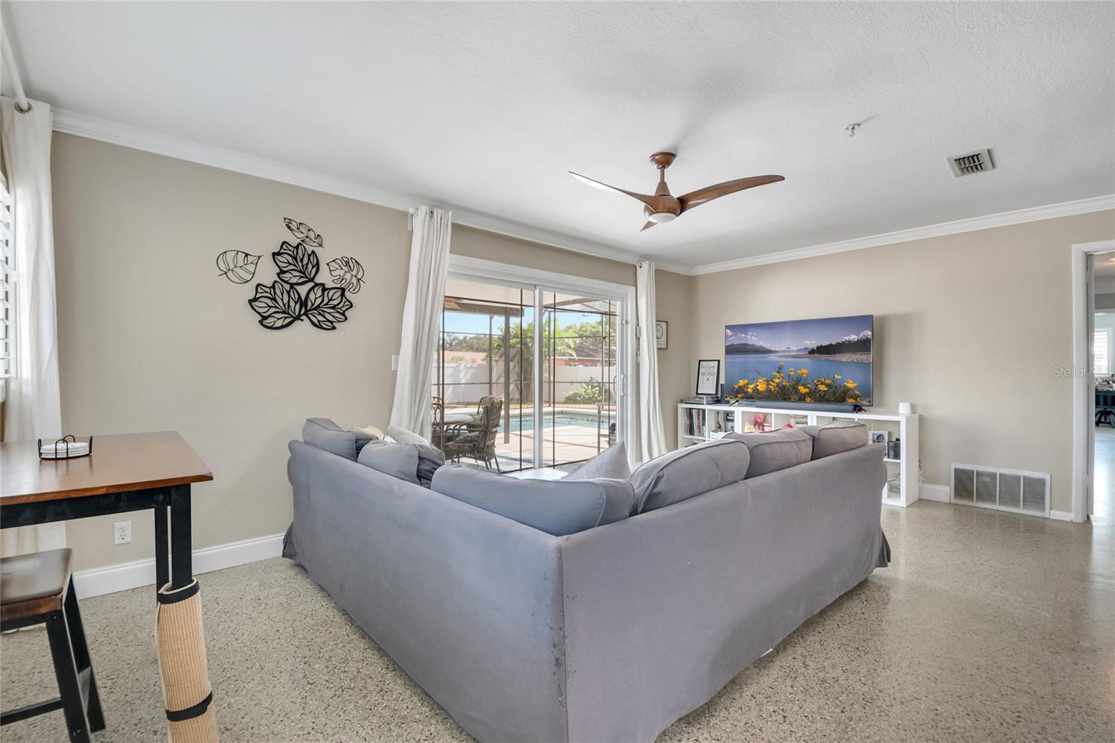 Image 19 of 48 For 8495 Oak Bluff Drive