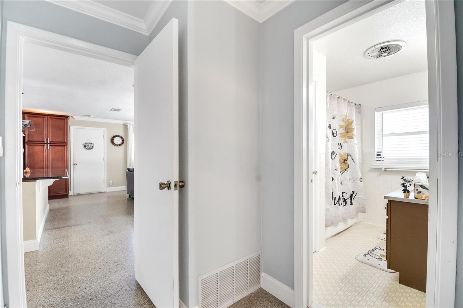 Image 20 of 48 For 8495 Oak Bluff Drive