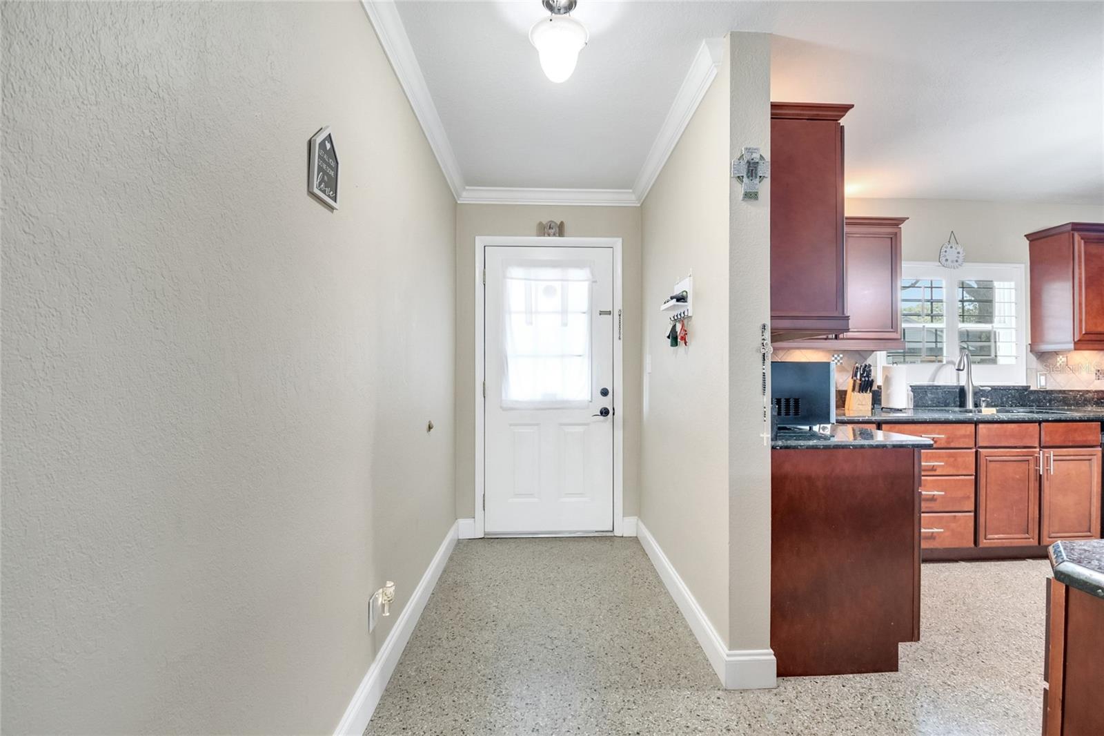 Image 4 of 48 For 8495 Oak Bluff Drive