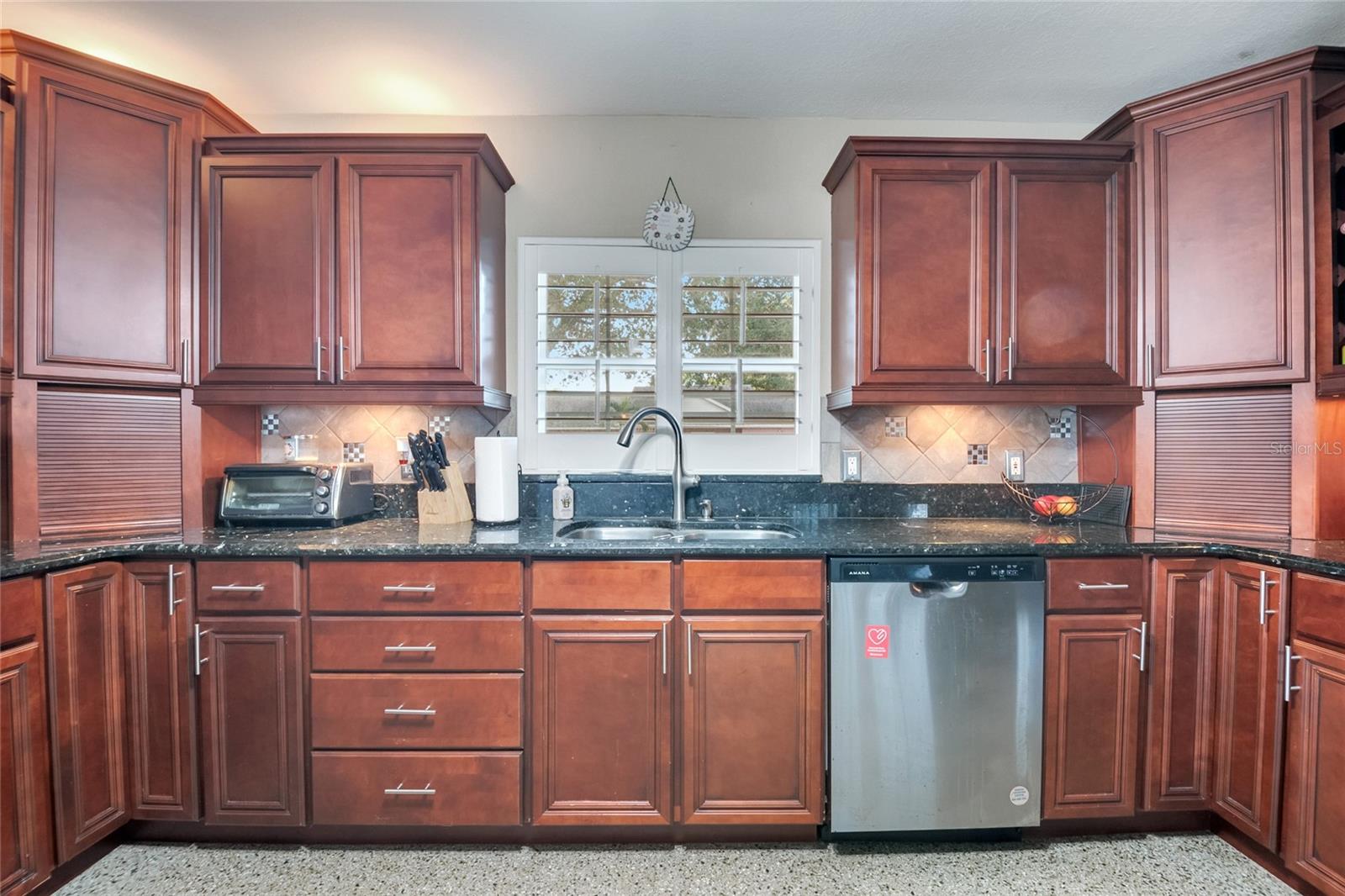 Image 9 of 48 For 8495 Oak Bluff Drive