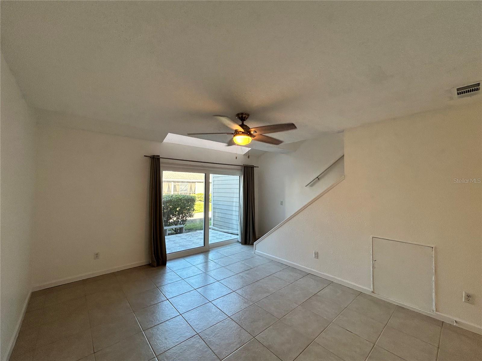 Image 8 of 20 For 527 Sun Ridge Place 104