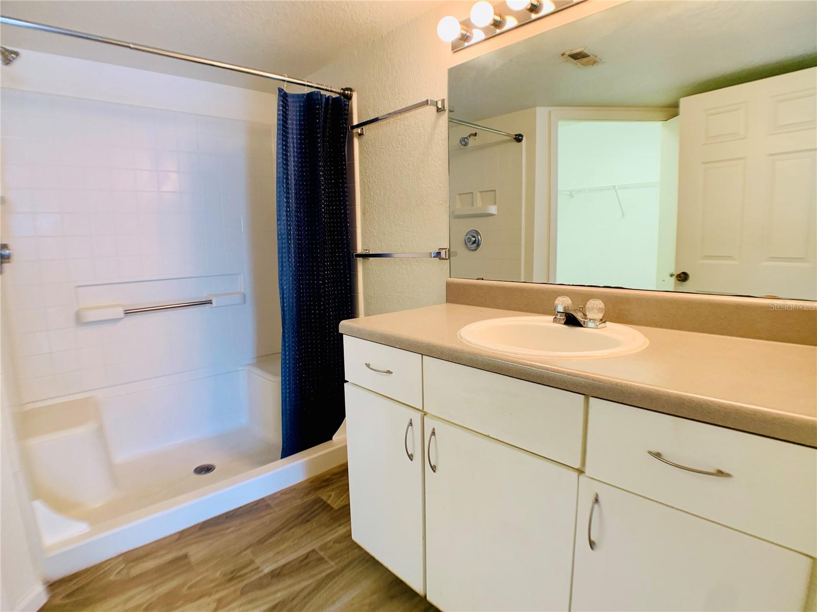 Image 13 of 33 For 5064 Park Central Drive 1718