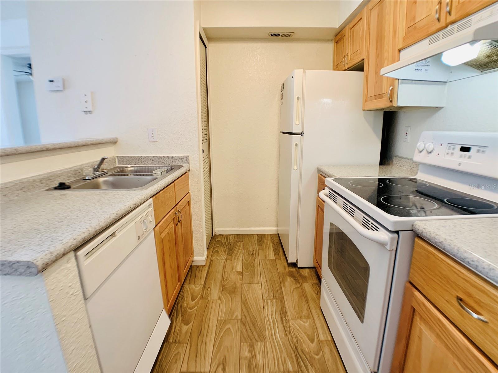 Image 7 of 33 For 5064 Park Central Drive 1718