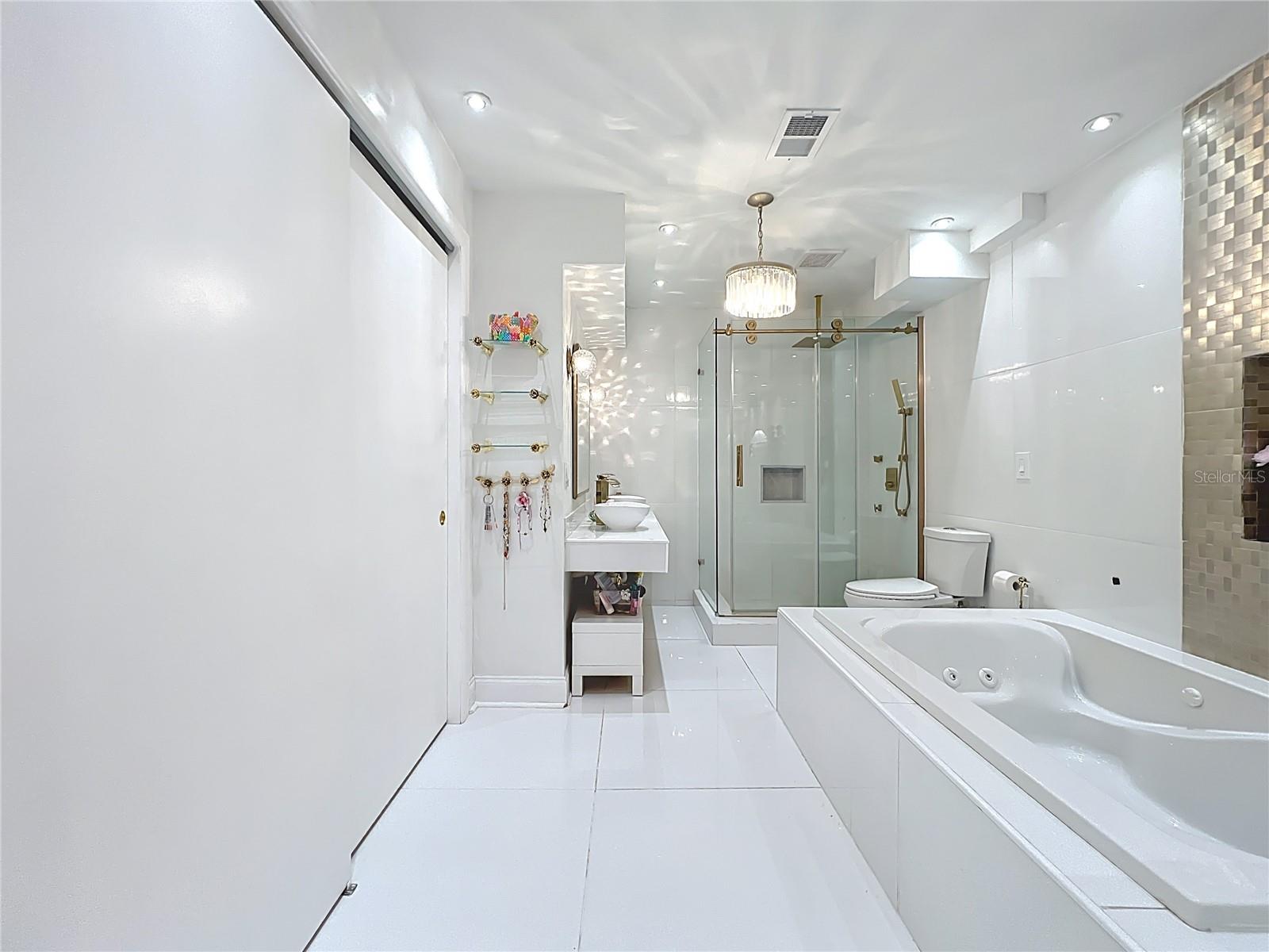 Image 32 of 44 For 5426 Pine Creek Drive 1708