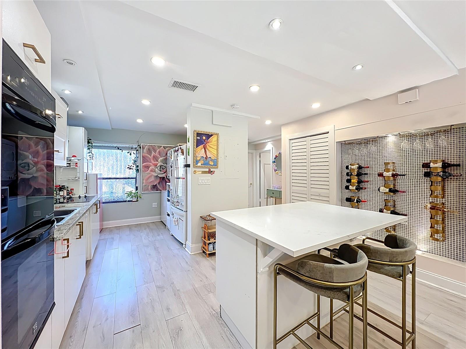 Image 5 of 44 For 5426 Pine Creek Drive 1708