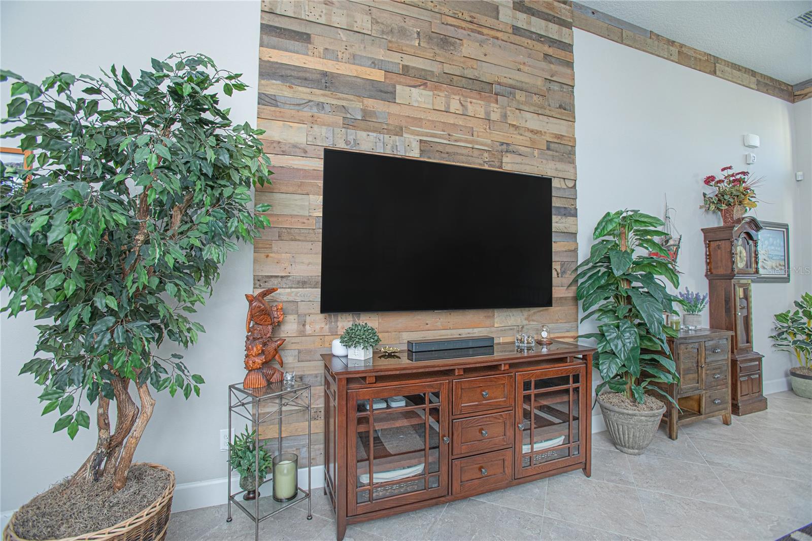 Image 13 of 58 For 9275 Laureate Boulevard